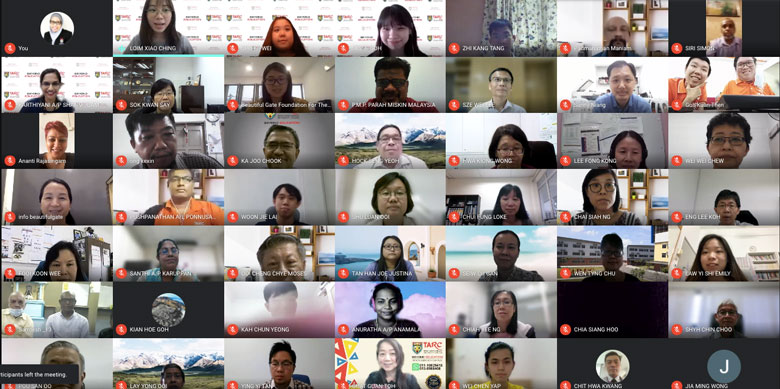 Some of the participants of the virtual Donation Presentation Ceremony which include beneficiaries, students, lecturers and Senior University College officials, including Prof Ir Dr Lee Sze Wei (second row from top, third column from right).
