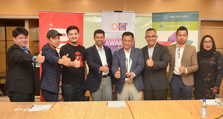 Prof. Datuk Dr. Ahmad Rafi Mohamed Eshaq (fourth from left), Datuk Jurey Latiff Rosli (third from right) and Azhar Ahmad Salleh (fourth from right) together with Datuk Rosyam Nor (second from left), Syafiq Yusof (third from left) and Haz Abu Bakar (second from right) are posing for the camera after the press conference on DC3 at PWTC, Kuala Lumpur yesterday.