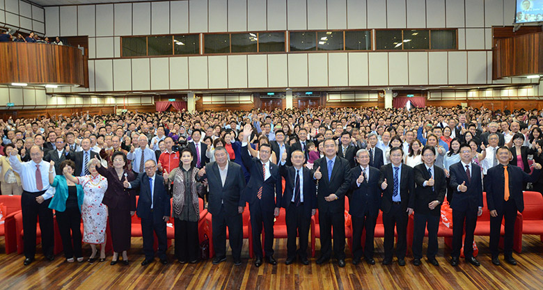 Everyone in attendance at the Going 50: People Behind The TARC History ceremony posing for a group photograph. Among the attendees are (front row, from left) Mr Khaw Chay Tee,  Ms Dorothy Lew, Datin Paduka Tan Siok Choo, Tan Sri  Dr Ng Lay Swee, Dato’ Kum Boo, Toh Puan Ena Ling, Tun Dr Ling Liong Sik, Dato’ Sri Liow Tiong Lai, Datuk Dr Tan Chik Heok, Tan Sri Dato’ Seri Kong Cho Ha, member of the Board of Trustees of TARC Education Foundation, Tan Sri Dato’ Lau Yin Pin, member of the Board of Trustees of TARC Education Foundation, Senator  Datuk Seri Dr Hou Kok Chung, Deputy Chairman of the Board of Governors of TAR UC, and members of the Board of Governors of TAR UC, Dato’ Ir Dr Gue See Sew, Dato’ Yap Kuak Fong, and Mr Adrian Yeo Eng Hui.