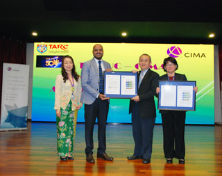 Mr Venkatt Ramanan (second from left) and Datuk Dr Tan Chik Heok (second from right) holding up one of the exemption letters, while Ms Wong Hwa Kiong (rightmost), Dean of the Faculty of Accountancy, Finance and Business, holds another exemption letter, accompanied by Assoc Prof Dr Janice Toh Guat Guan (leftmost), Head of Penang Branch Campus.