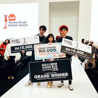 Tan (left) with the Grand Winner and 1st Runner-up.