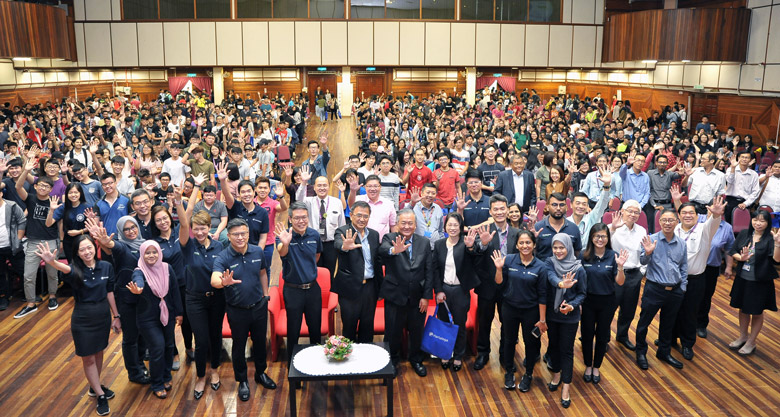 Everyone in attendance in a group photograph after the mock cheque presentation ceremony and talk by Kuan Mun Leong.